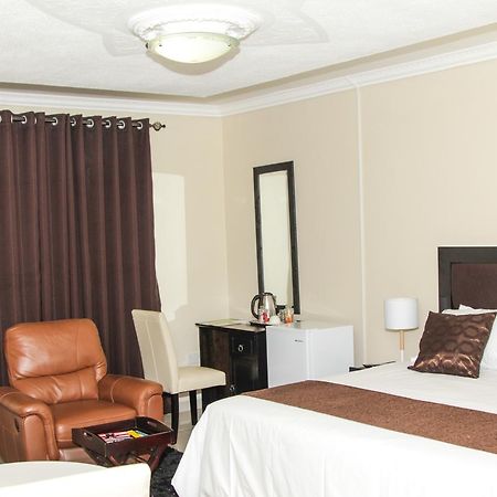 Streets Of Gold Guest House Gaborone Exterior foto